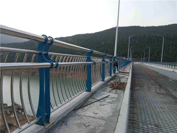 天水不锈钢桥梁护栏的特点及其在桥梁安全中的重要作用