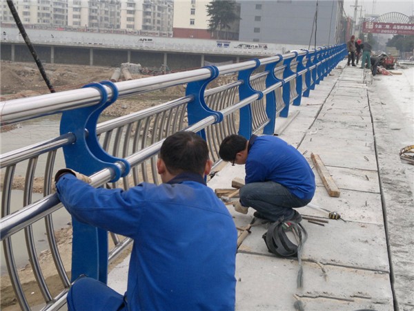 天水不锈钢桥梁护栏除锈维护的重要性及其方法